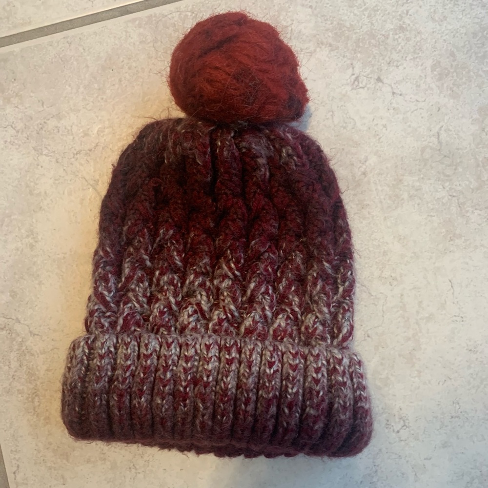 🪐✨Maroon and white beanie